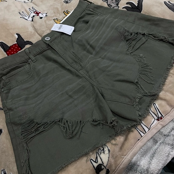 American Eagle Outfitters Pants - NWT High rise mom shorts
